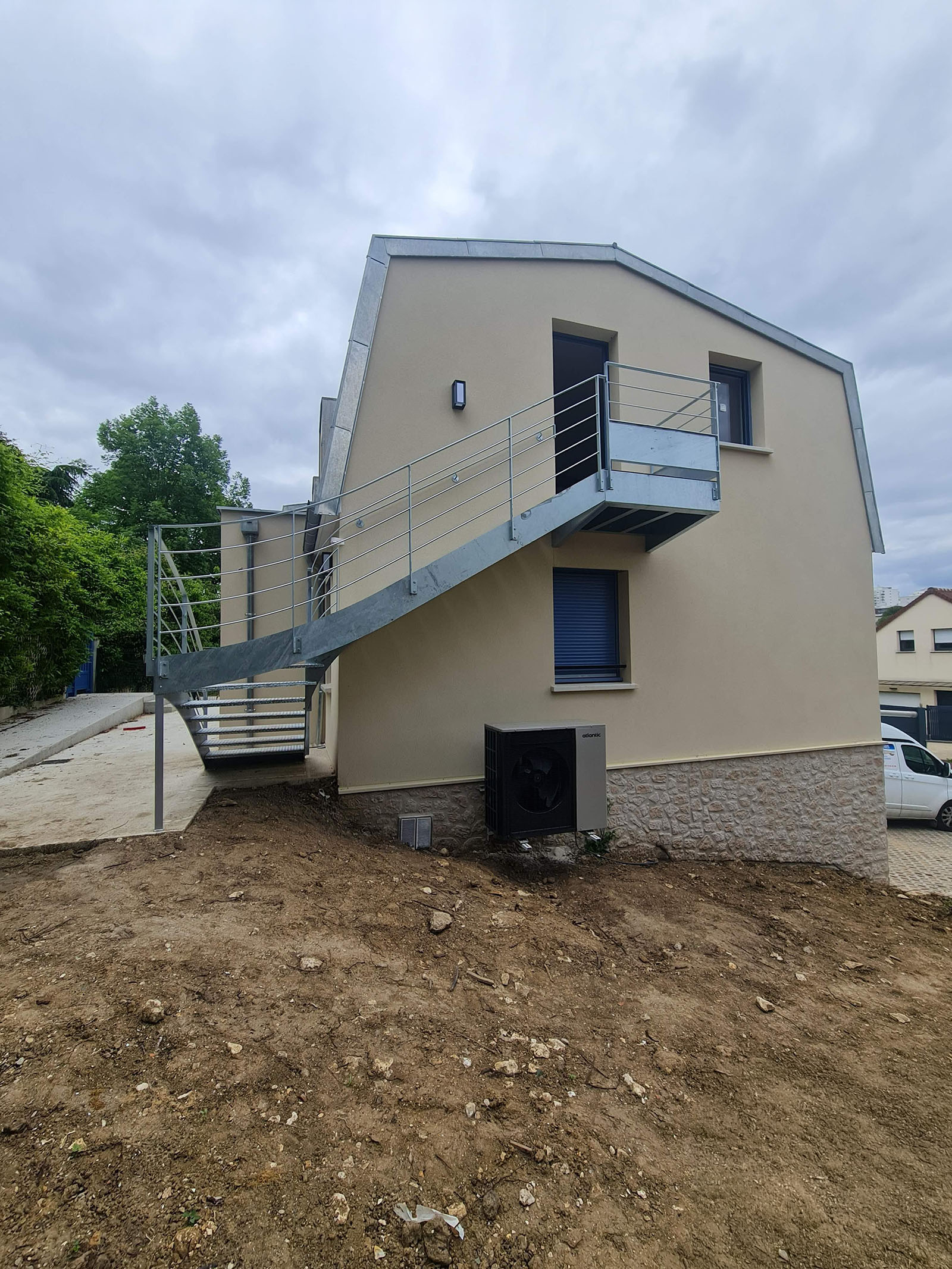 Bâtiment réhabilité à Mareil-Marly, micro-crèche et logement, photo 11