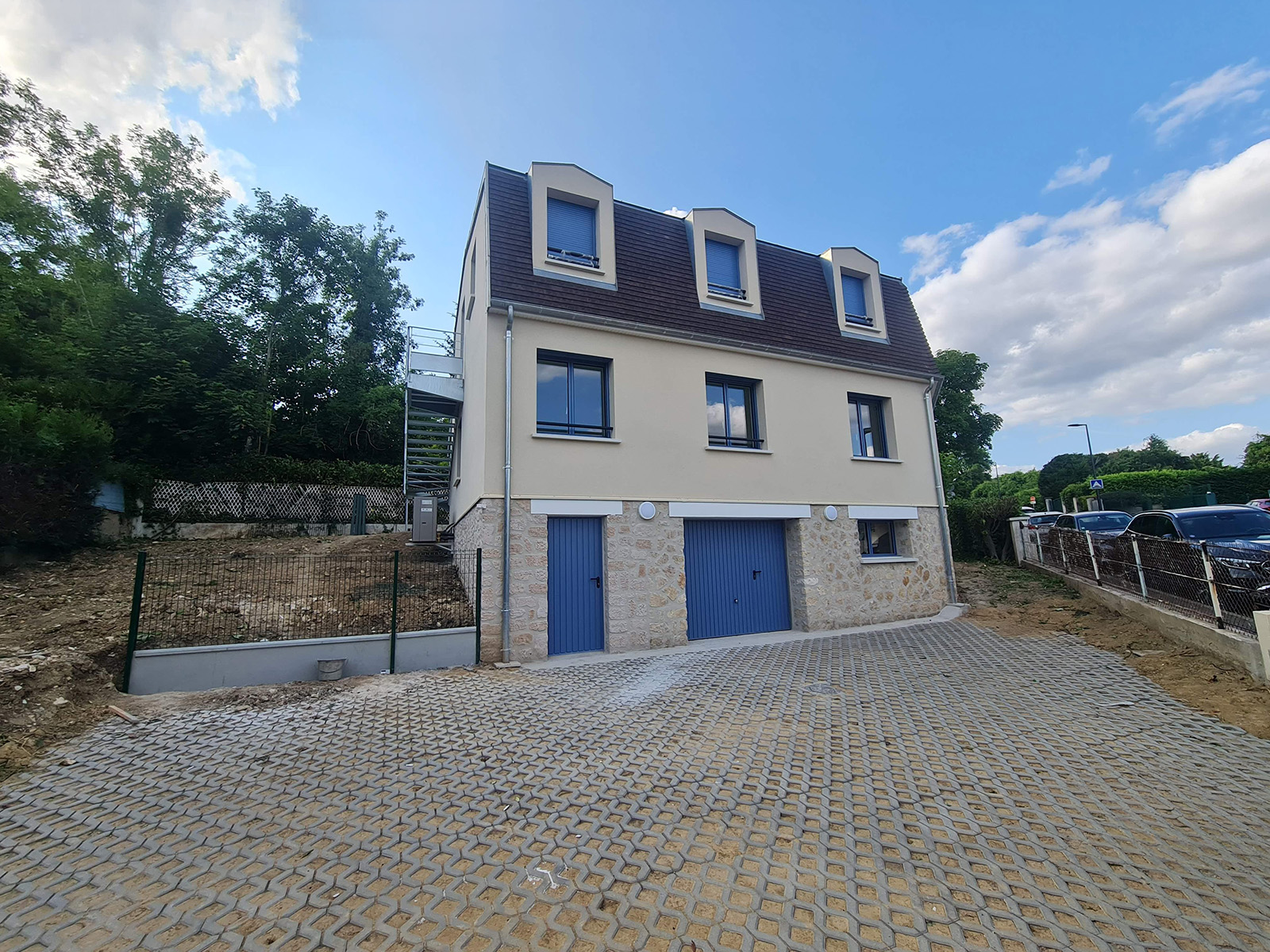 Bâtiment réhabilité à Mareil-Marly, micro-crèche et logement, photo 2