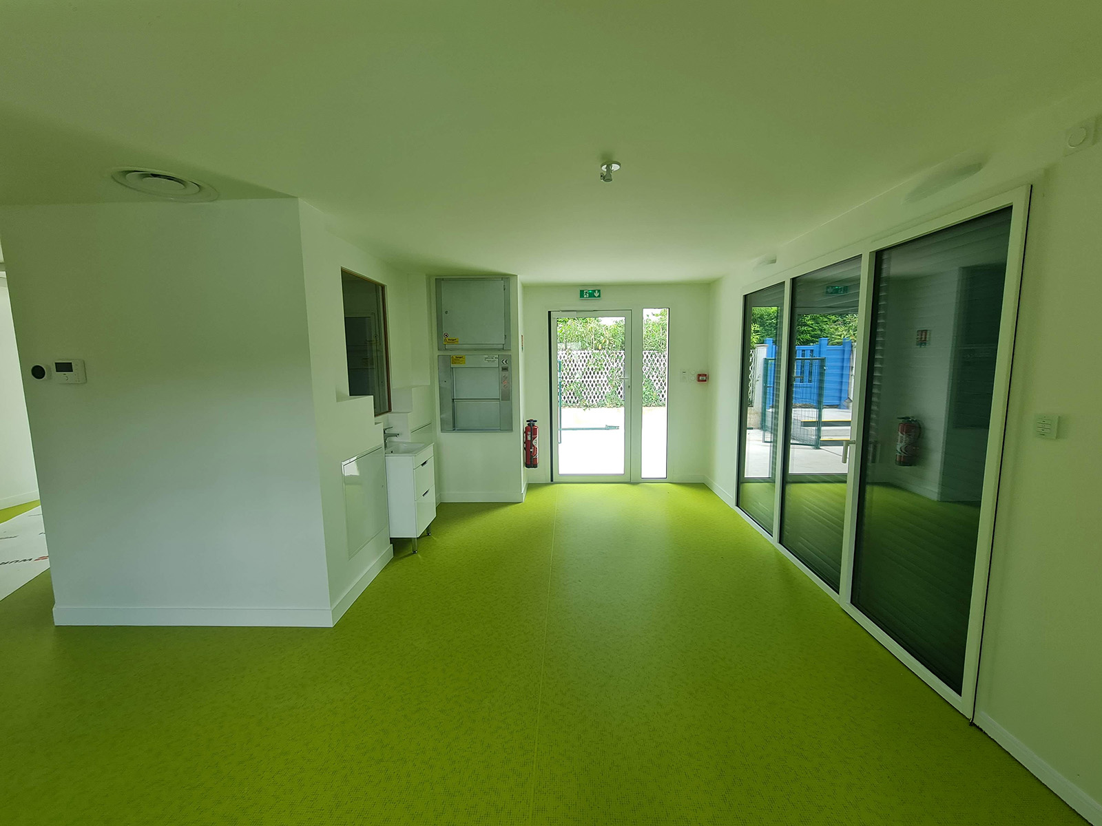 Bâtiment réhabilité à Mareil-Marly, micro-crèche et logement, photo 4
